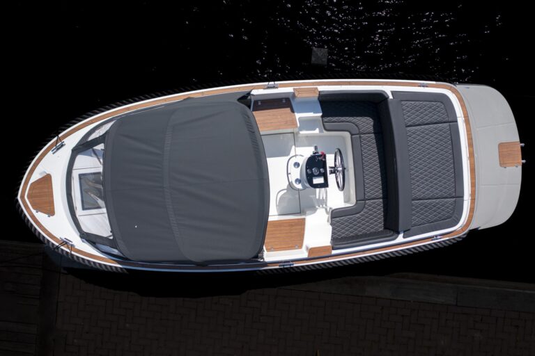 Bovenaanzicht van de kuipindeling van de Oud Huijzer 740 Tender.