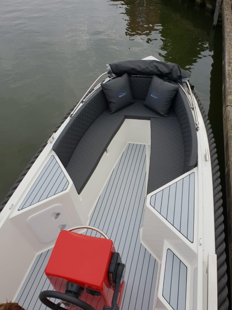 Voorste rondzit en kuipvloer van de afgebeelde Silver 495.
